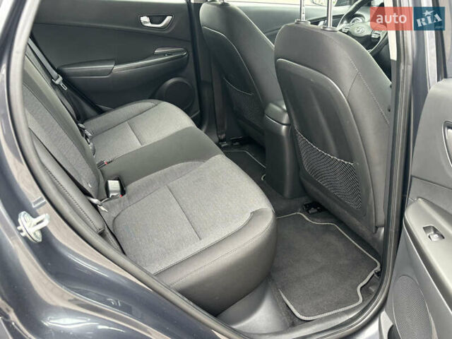 Сірий Хендай Kona Electric, об'ємом двигуна 0 л та пробігом 52 тис. км за 16450 $, фото 58 на Automoto.ua