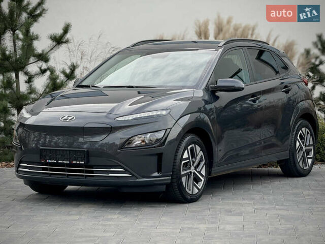 Серый Хендай Kona Electric, объемом двигателя 0 л и пробегом 87 тыс. км за 19552 $, фото 2 на Automoto.ua