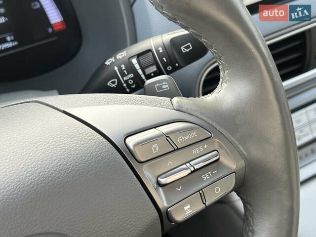 Серый Хендай Kona Electric, объемом двигателя 0 л и пробегом 72 тыс. км за 20154 $, фото 56 на Automoto.ua