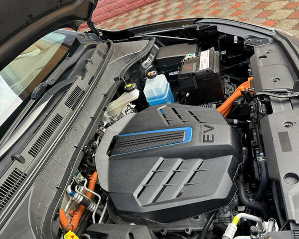 Серый Хендай Kona Electric, объемом двигателя 0 л и пробегом 77 тыс. км за 15999 $, фото 43 на Automoto.ua