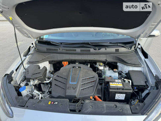 Сірий Хендай Kona Electric, об'ємом двигуна 0 л та пробігом 9 тис. км за 23900 $, фото 19 на Automoto.ua