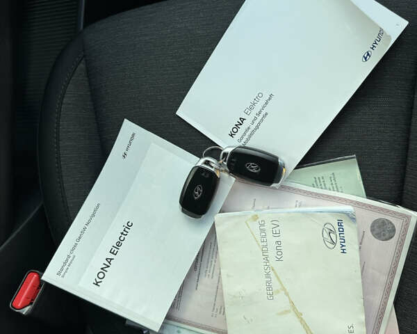 Серый Хендай Kona Electric, объемом двигателя 0 л и пробегом 77 тыс. км за 15999 $, фото 70 на Automoto.ua