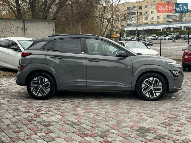 Серый Хендай Kona Electric, объемом двигателя 0 л и пробегом 65 тыс. км за 17999 $, фото 10 на Automoto.ua