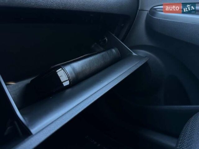 Сірий Хендай Kona Electric, об'ємом двигуна 0 л та пробігом 83 тис. км за 19900 $, фото 74 на Automoto.ua