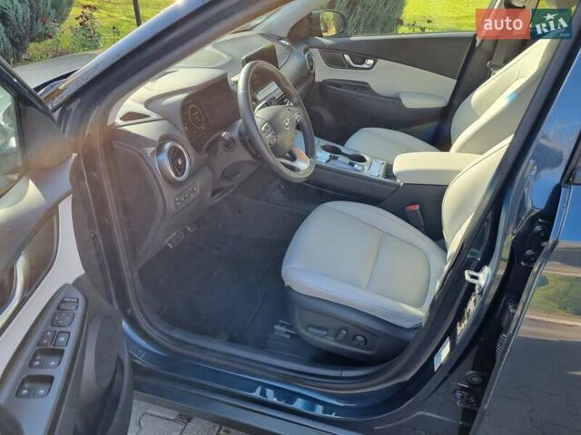 Серый Хендай Kona Electric, объемом двигателя 0 л и пробегом 42 тыс. км за 21500 $, фото 9 на Automoto.ua