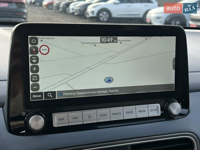 Серый Хендай Kona Electric, объемом двигателя 0 л и пробегом 72 тыс. км за 20154 $, фото 63 на Automoto.ua