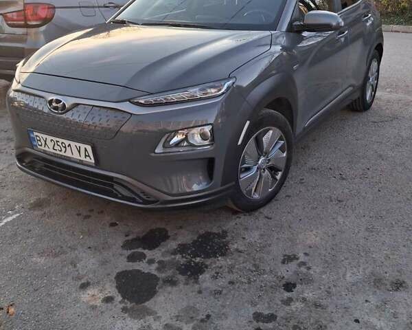 Серый Хендай Kona Electric, объемом двигателя 0 л и пробегом 45 тыс. км за 15999 $, фото 24 на Automoto.ua