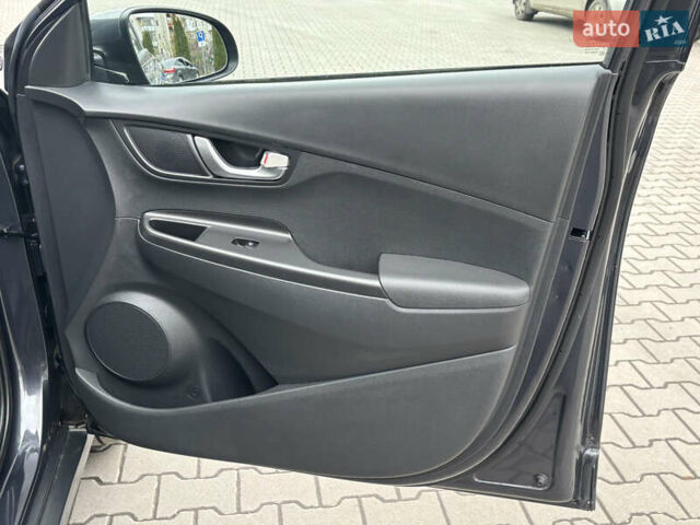 Сірий Хендай Kona Electric, об'ємом двигуна 0 л та пробігом 52 тис. км за 16450 $, фото 69 на Automoto.ua