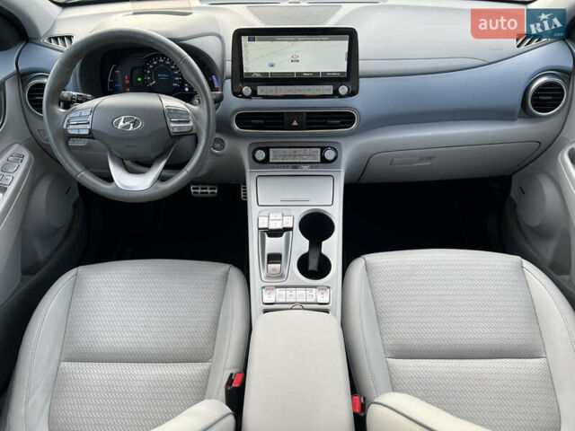 Серый Хендай Kona Electric, объемом двигателя 0 л и пробегом 72 тыс. км за 20154 $, фото 51 на Automoto.ua