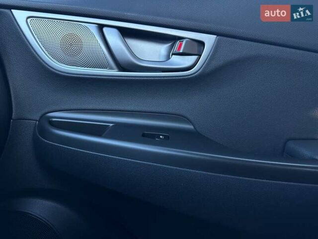 Сірий Хендай Kona Electric, об'ємом двигуна 0 л та пробігом 83 тис. км за 19900 $, фото 90 на Automoto.ua