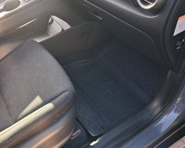 Серый Хендай Kona Electric, объемом двигателя 0 л и пробегом 45 тыс. км за 15999 $, фото 32 на Automoto.ua