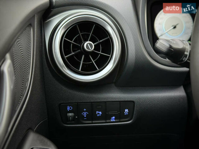 Серый Хендай Kona Electric, объемом двигателя 0 л и пробегом 87 тыс. км за 19552 $, фото 91 на Automoto.ua