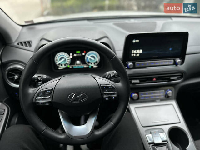 Серый Хендай Kona Electric, объемом двигателя 0 л и пробегом 63 тыс. км за 18450 $, фото 47 на Automoto.ua
