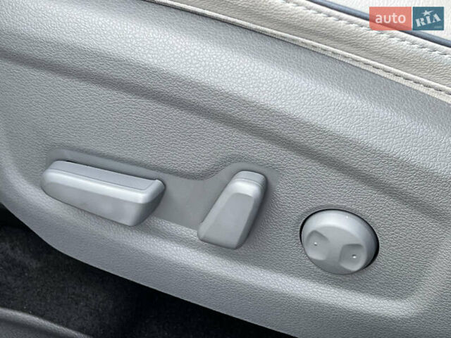 Серый Хендай Kona Electric, объемом двигателя 0 л и пробегом 72 тыс. км за 20154 $, фото 31 на Automoto.ua