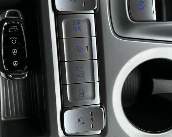 Серый Хендай Kona Electric, объемом двигателя 0 л и пробегом 63 тыс. км за 18450 $, фото 46 на Automoto.ua