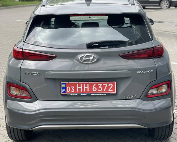 Серый Хендай Kona Electric, объемом двигателя 0 л и пробегом 47 тыс. км за 15950 $, фото 6 на Automoto.ua