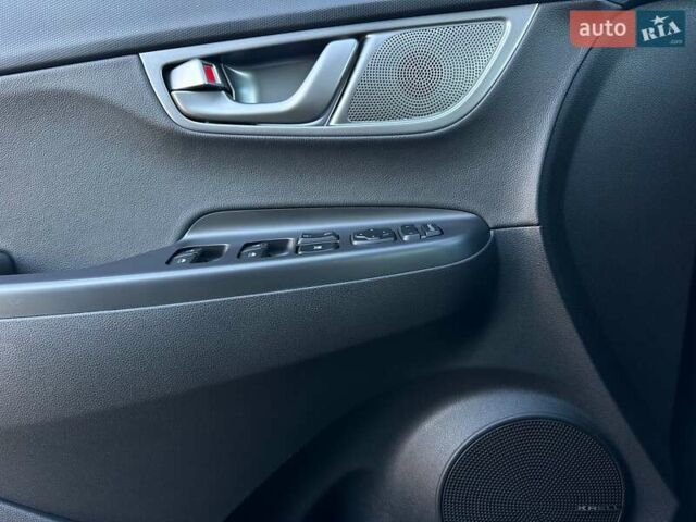 Сірий Хендай Kona Electric, об'ємом двигуна 0 л та пробігом 83 тис. км за 19900 $, фото 8 на Automoto.ua