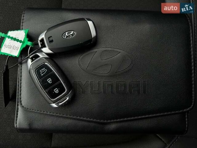 Серый Хендай Kona Electric, объемом двигателя 0 л и пробегом 65 тыс. км за 19900 $, фото 85 на Automoto.ua