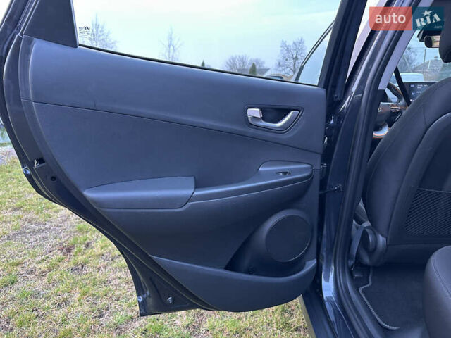 Сірий Хендай Kona Electric, об'ємом двигуна 0 л та пробігом 23 тис. км за 17900 $, фото 18 на Automoto.ua