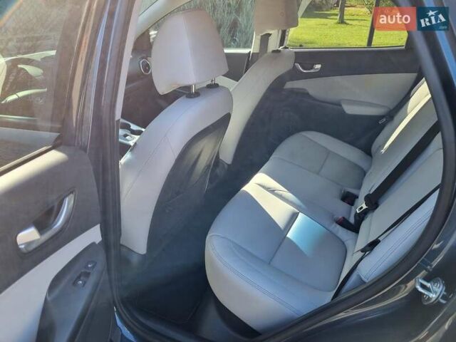 Серый Хендай Kona Electric, объемом двигателя 0 л и пробегом 42 тыс. км за 21500 $, фото 20 на Automoto.ua