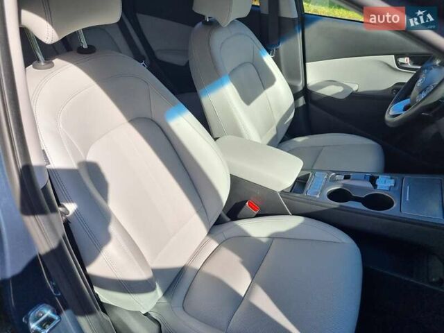 Серый Хендай Kona Electric, объемом двигателя 0 л и пробегом 42 тыс. км за 21500 $, фото 32 на Automoto.ua