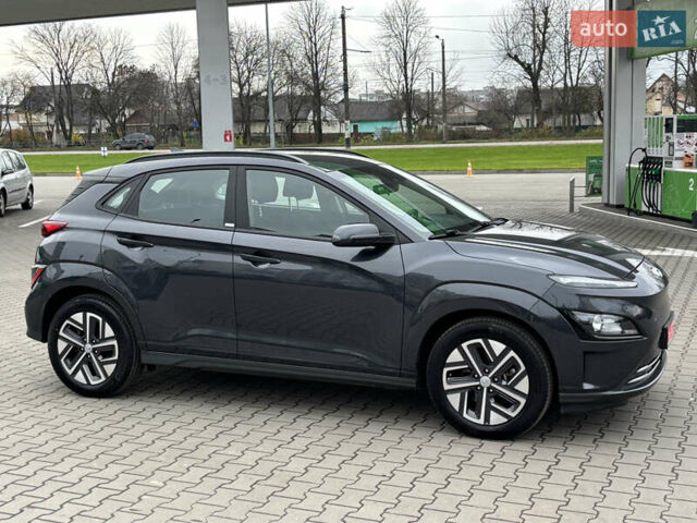 Сірий Хендай Kona Electric, об'ємом двигуна 0 л та пробігом 52 тис. км за 16450 $, фото 3 на Automoto.ua