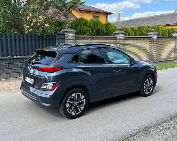 Серый Хендай Kona Electric, объемом двигателя 0 л и пробегом 30 тыс. км за 18000 $, фото 4 на Automoto.ua