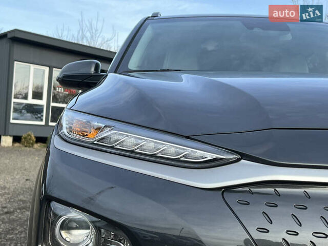 Серый Хендай Kona Electric, объемом двигателя 0 л и пробегом 72 тыс. км за 20154 $, фото 13 на Automoto.ua