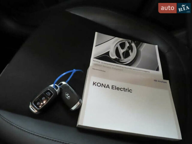 Серый Хендай Kona Electric, объемом двигателя 0 л и пробегом 130 тыс. км за 17950 $, фото 10 на Automoto.ua