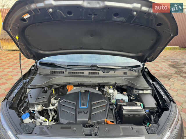 Серый Хендай Kona Electric, объемом двигателя 0 л и пробегом 77 тыс. км за 15999 $, фото 38 на Automoto.ua