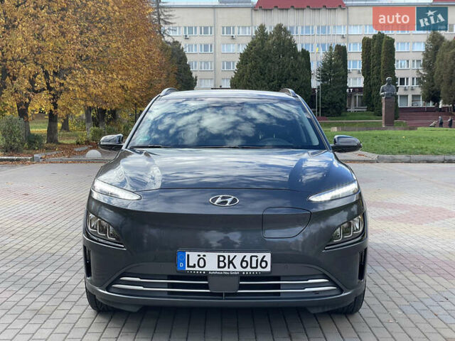 Серый Хендай Kona Electric, объемом двигателя 0 л и пробегом 48 тыс. км за 17390 $, фото 2 на Automoto.ua