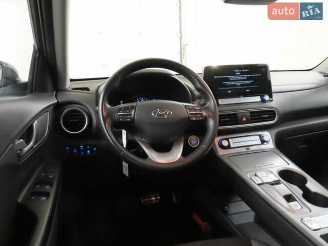 Серый Хендай Kona Electric, объемом двигателя 0 л и пробегом 130 тыс. км за 17950 $, фото 2 на Automoto.ua