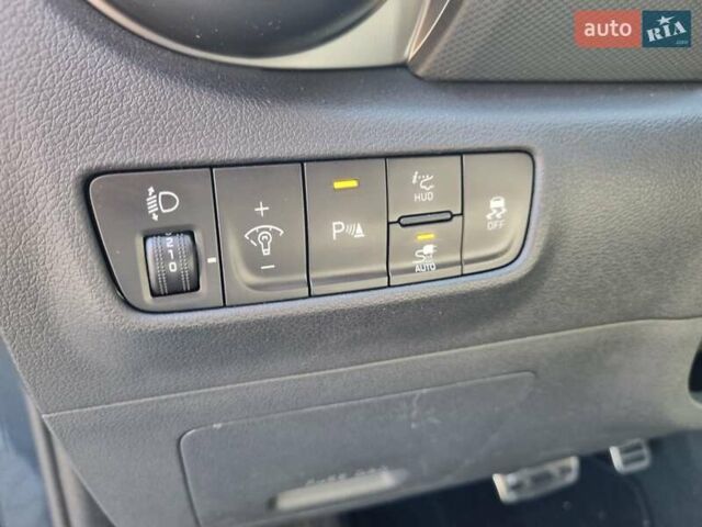 Серый Хендай Kona Electric, объемом двигателя 0 л и пробегом 42 тыс. км за 21500 $, фото 16 на Automoto.ua