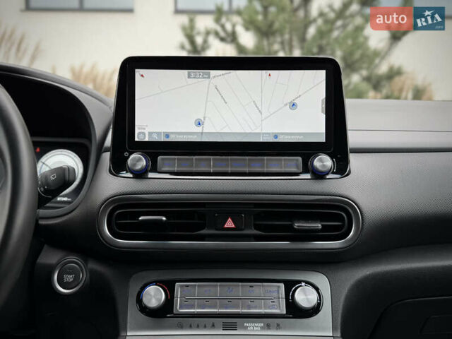 Серый Хендай Kona Electric, объемом двигателя 0 л и пробегом 87 тыс. км за 19552 $, фото 96 на Automoto.ua