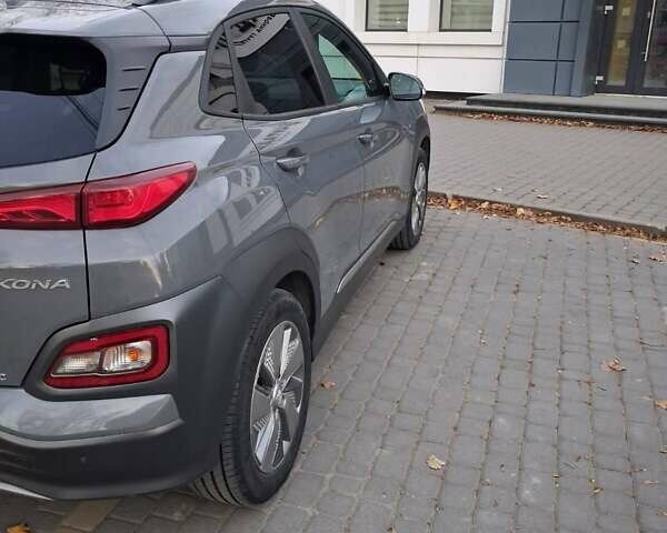 Серый Хендай Kona Electric, объемом двигателя 0 л и пробегом 45 тыс. км за 15999 $, фото 13 на Automoto.ua
