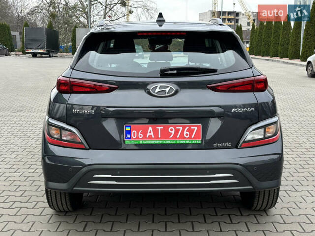 Сірий Хендай Kona Electric, об'ємом двигуна 0 л та пробігом 52 тис. км за 16450 $, фото 6 на Automoto.ua