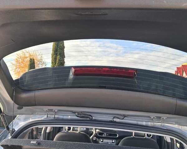 Серый Хендай Kona Electric, объемом двигателя 0 л и пробегом 45 тыс. км за 15999 $, фото 35 на Automoto.ua