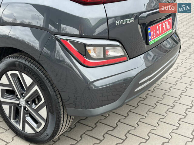 Сірий Хендай Kona Electric, об'ємом двигуна 0 л та пробігом 52 тис. км за 16450 $, фото 18 на Automoto.ua