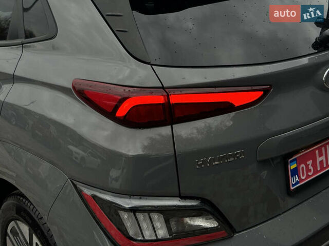Серый Хендай Kona Electric, объемом двигателя 0 л и пробегом 65 тыс. км за 17999 $, фото 41 на Automoto.ua