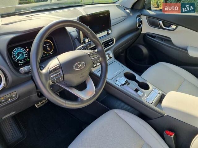 Серый Хендай Kona Electric, объемом двигателя 0 л и пробегом 42 тыс. км за 21500 $, фото 11 на Automoto.ua
