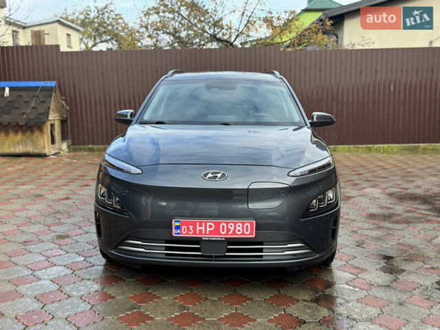 Серый Хендай Kona Electric, объемом двигателя 0 л и пробегом 77 тыс. км за 15999 $, фото 2 на Automoto.ua