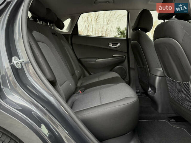 Серый Хендай Kona Electric, объемом двигателя 0 л и пробегом 87 тыс. км за 19552 $, фото 75 на Automoto.ua