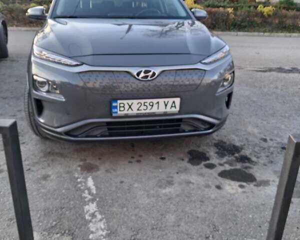 Серый Хендай Kona Electric, объемом двигателя 0 л и пробегом 45 тыс. км за 15999 $, фото 5 на Automoto.ua