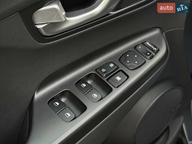 Серый Хендай Kona Electric, объемом двигателя 0 л и пробегом 87 тыс. км за 19552 $, фото 77 на Automoto.ua