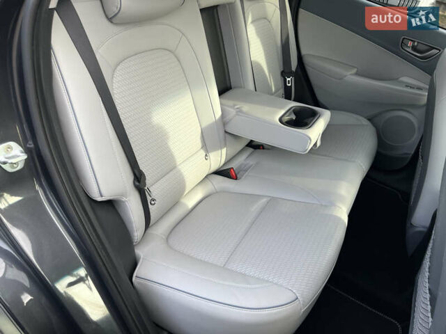 Серый Хендай Kona Electric, объемом двигателя 0 л и пробегом 72 тыс. км за 20154 $, фото 41 на Automoto.ua