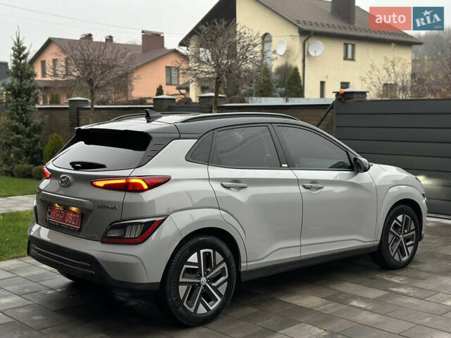 Серый Хендай Kona Electric, объемом двигателя 0 л и пробегом 63 тыс. км за 17900 $, фото 4 на Automoto.ua