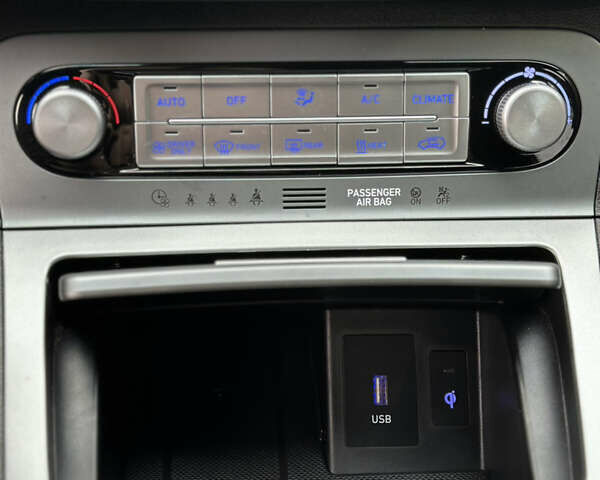 Серый Хендай Kona Electric, объемом двигателя 0 л и пробегом 63 тыс. км за 18450 $, фото 25 на Automoto.ua