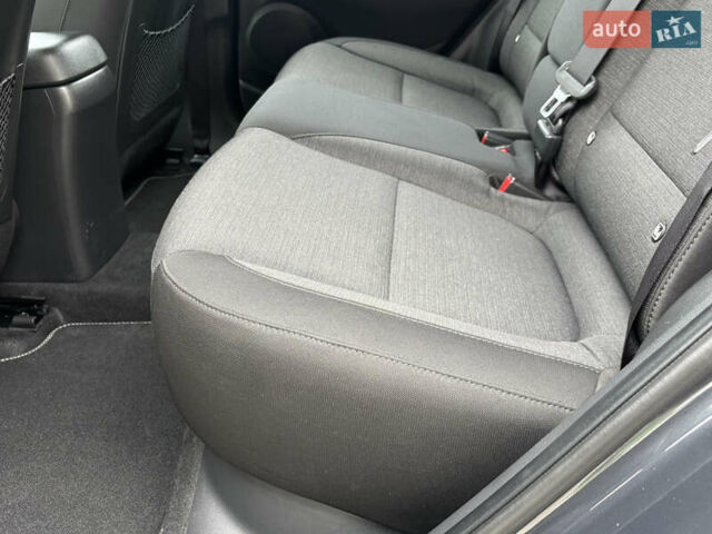 Сірий Хендай Kona Electric, об'ємом двигуна 0 л та пробігом 52 тис. км за 16450 $, фото 48 на Automoto.ua