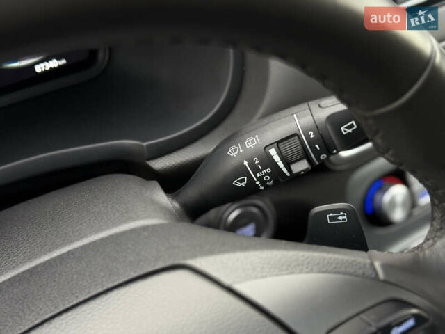 Серый Хендай Kona Electric, объемом двигателя 0 л и пробегом 87 тыс. км за 19552 $, фото 90 на Automoto.ua