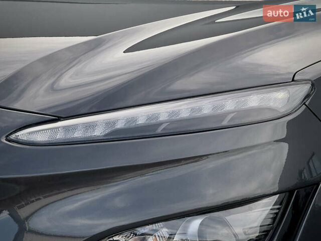 Серый Хендай Kona Electric, объемом двигателя 0 л и пробегом 87 тыс. км за 19552 $, фото 39 на Automoto.ua